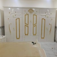 غرفة بيضاء • ديوان • ارتفاع عالي