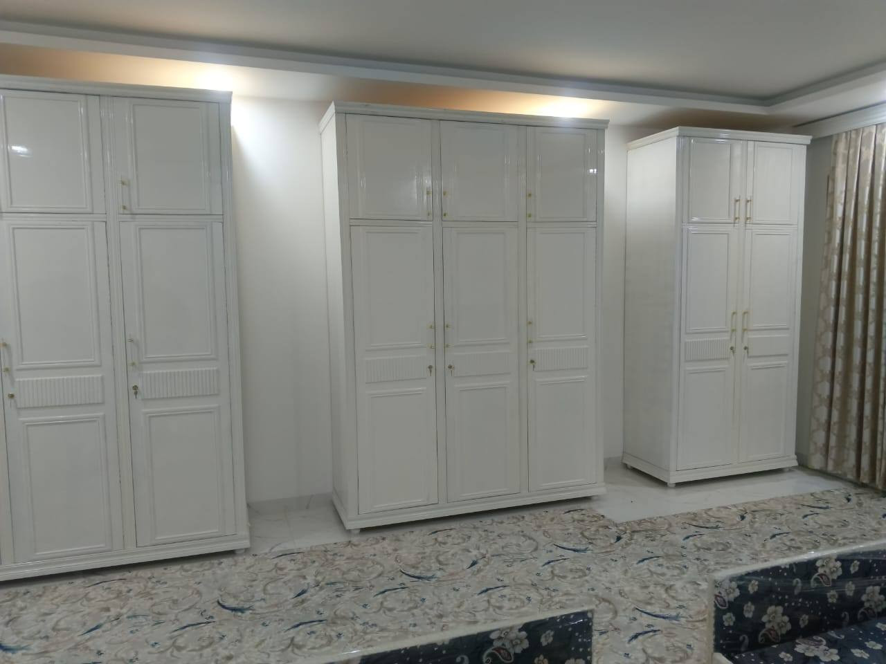 #قسط_غرفتك_براحتك
✔️ ويانا مدة التقسيط سنة و نص بدون مقدمة على منصة اقساطي
✔️ لحاملي ماستر كارد الرافدين من الموظفين و المنتسبين و المتقاعدين
✔️ يوجد فصال حسب الطلب
✔️ يمكنكم استبدال غرفكم القديمة بغرفة جديدة وتقسيط الفرق
✔️ غرف نوم باحدث الموديلات من خشب الصاج
📌العنوان : الموصل / الجانب الأيمن / الصناعة القديمة / اليابسات 
📱اسياسيل : *********** (يوجد واتساب)
📱 كورك : ***********(يوجد واتساب)
