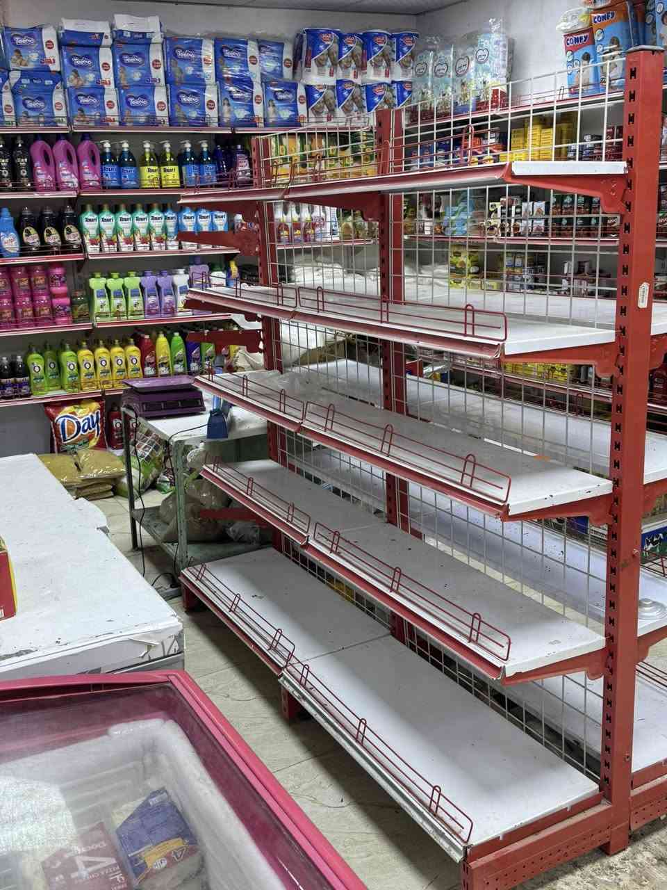 رف وسطية سفينة ٢متر نظيف 
السعر225
العنوآن ديالئ


**إذا كنت صاحب هذا الإعلان وتريد حذفه لأي سبب، رجاءا أرسل رسالة إلى الدعم الفني**