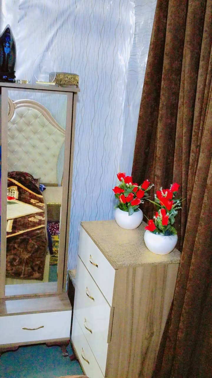 للبيع غرفه مستخدمه تركي 11قطع  حيل نضيفه العنوان التاجي سعر850وبيه مجال***********
