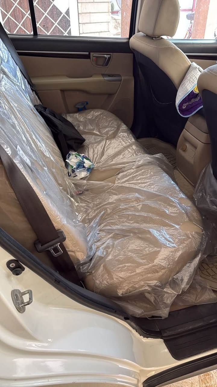للبيع هونداي سنتافي موديل 2011 خليجي سياره  مال. جني جديده مكينه وكير وحداديه خير من الله السياره فول  البصمه فتحه مري شفط حساسات خلفيه كامره خلفيه  مكينه  6 سلندر 7راكب تبريد 3قطع ثلج  رقم بغداللتحويل مباشر السياره بيه مكفوله  من النقض  ,بيه صبغ دك شبر الباب خلف الراكب العنوان بغداد المشتل. ااتصال والاستفسار واتساب ***********
