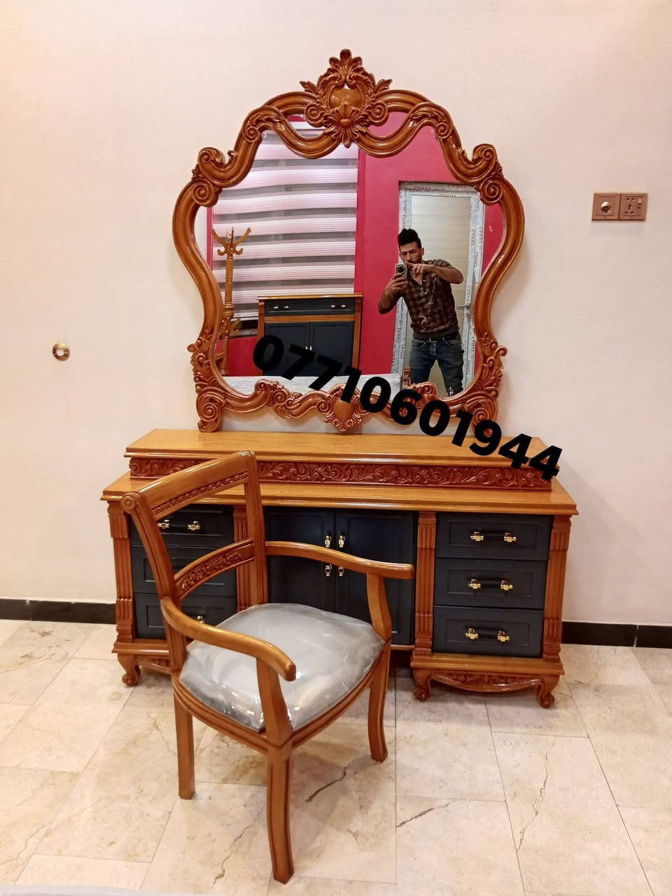 "تم بحمد الله تسليم غرفة للاخ ابو زهراء  متكاملة من أخشاب عراقية، مصنوعة من السنديان الطبيعي الخالص، شغل يدوي متين ودقة عالية بالتنفيذ. الغرفة مصبوغة بلون رصاصي بصبغ حراري عالي الجودة، مقاوم للعوامل ويعطي لمسة فخمة وعمر أطول. العمل منفذ حسب الطلب وبمواصفات تضمن المتانة والجودة والذوق العالي
الشغل @استاذ عمار
