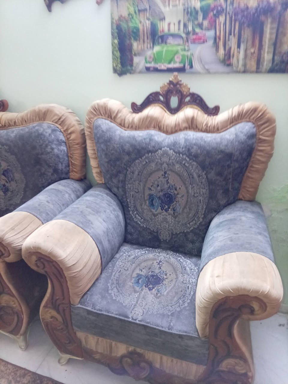 تخم للبیع السعر 325العنوان بغداد الحرية شارع الدور العريض الاستفسار ***********
