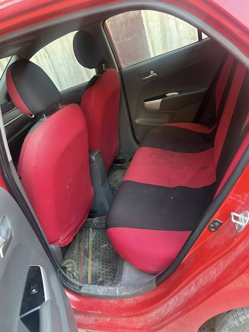 مرحبا إخوان ,,
كيا بيكانتو خليجي موديل 2020 
لون احمر
رقم بغداد
ويل كب ,, جام كهرباء عدد 4
 مري كهرباء و شفط
تحكمات ستيرن جهتين
ماشية 45.000 
الدعامية الامامية و الخلفية بيهن ملاحظات 
السيارة بدون حادث او صبغ او تبديل او تعديل
السعر 120 ورقة وبيه مجال 
بغداد الكرخ 
رقم الهاتف / ***********
تحياتي
