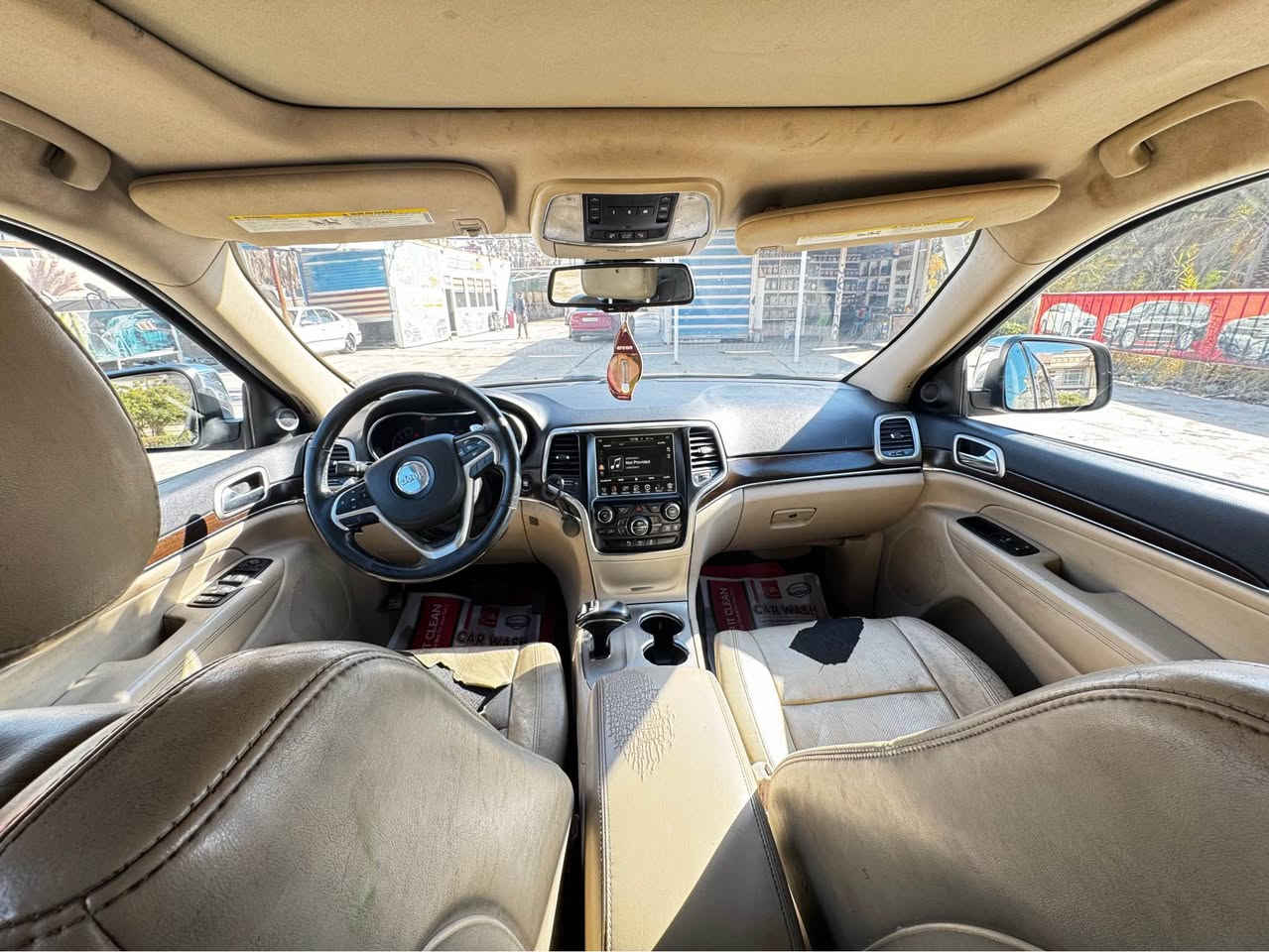 جيب شيروكي كراند لمتد  امريكي ضربتها بنيد وجاملغ 2015 معلايه 2018 ب اسمي السياره جاهزة من كلشي 
*********** تواصل واتساب بغداد, العراق
