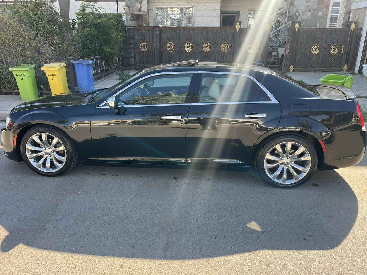 السلام عليكم اخوتي 

كلايسر اوباما موديل 2017 C300 لتمدد 
فول مواصفات 
تشغيل عن بعد 
تدفئة تبريد كشنات 
بانوراما 
كشنات جلد 
قطتعين تبريد 
ويل كب كروم 
تدفئة خلفية كشن 
بردة كهرباء 
السيارة كليين تايتل 
ماشية 140 الف كيلو وليس ميل 
رقم اربيل ب اسمي تحويل ثاني يوم 

مكان السيارة بغداد السيدية 
السعر:243  ورقة و بيها مجال بسيط 

الرقم : ***********
