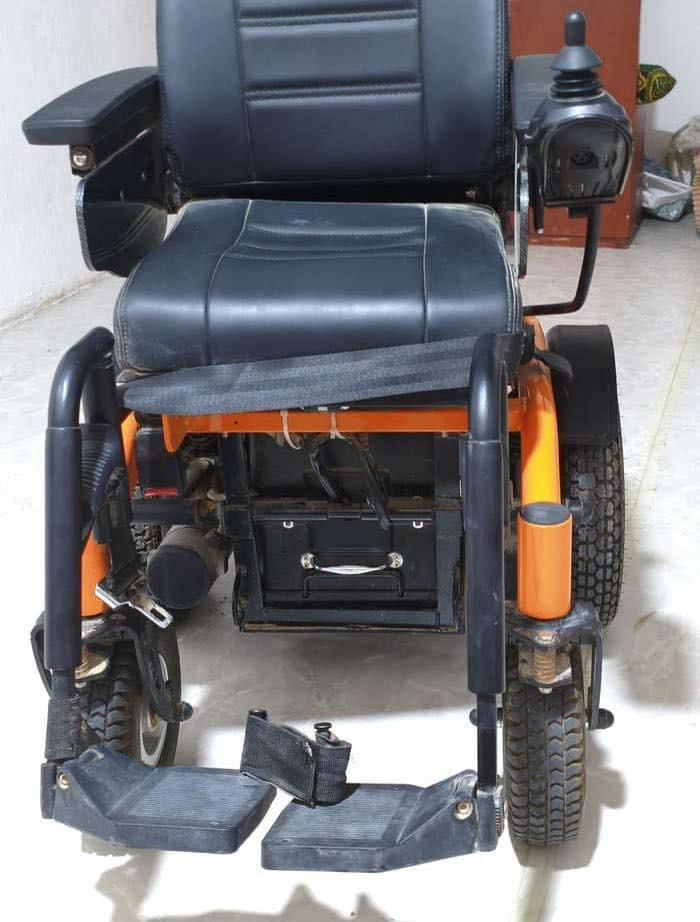 سلام عليكم شباب عربانه للبيع جديده فقط بطاريات عطلانه مكاني البصره السعر ب ٣٧٥ او بيها مجال ملاحظه اني مكلف بلنشر ***********
