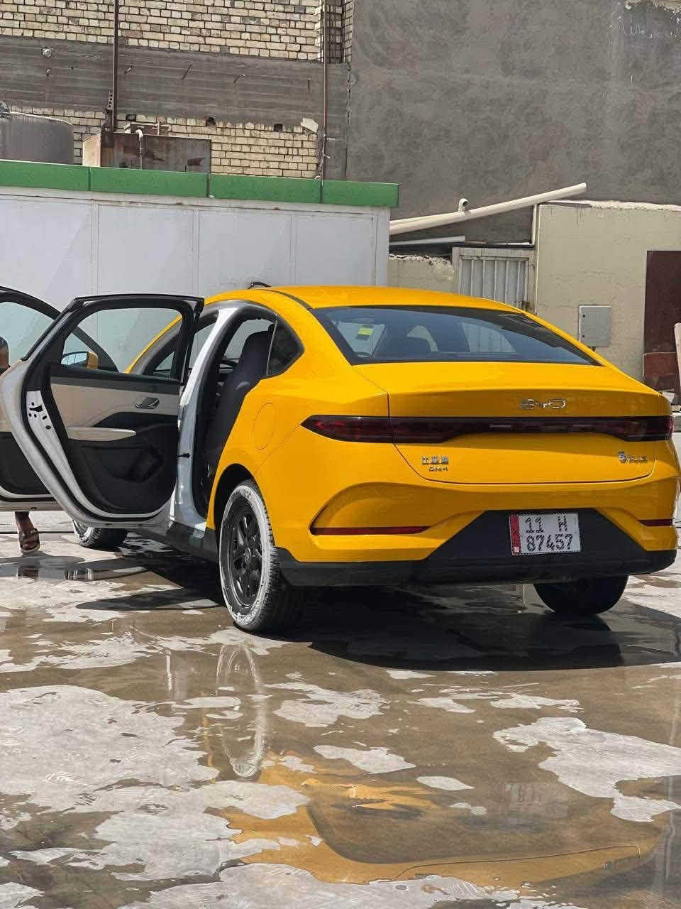 سلام عليكم من رخصت الآدمن byd چن بلاص تكسي للبيع السياره خير من الله ماشيه قريب ال ٢٠٠٠ كيلو ع البانزين و٣٠٠٠ كيلو ع الكهرباء سياره اي عيب مابيها مجرد الغرض من البيع اخذ سيارة خصوصي عنوانها بغداد صليخ سعرها ٢٠ مليون و٥٠٠ اسعار التكسي تختلف عن الخصوصي سعرها من الشركة ٢٢ مليون و٩٠٠ لا جاي اغني بالسعر ولا جاي ابيع اغله من السوگ السعر ميعجبك اخوي العزيز اعبر المنشور البيع فقط بدون مراوس رقمي ***********

