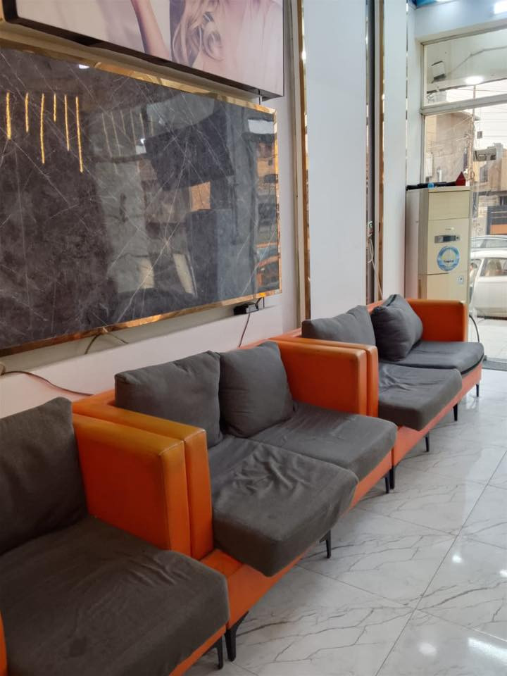 سلام عليكم تخم للبيع يرادله تنضيف فط رجلين نضيفات مستعجل ع بيعته كلش قيم واخذ رقمي ***********
