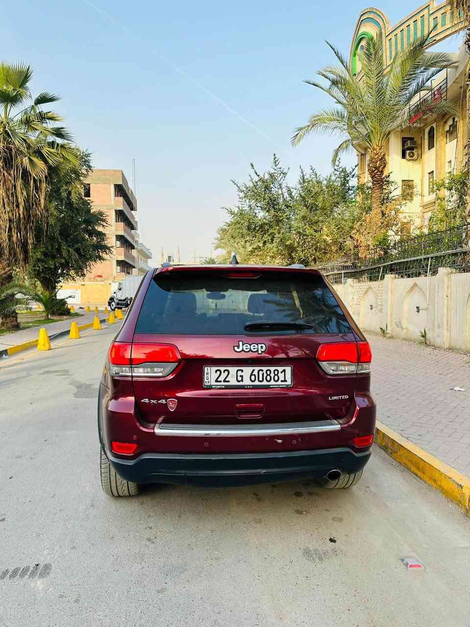 السلام عليكم 
جيب كراند شيروكي 
فئه لمتد فول 1/1 بدون جكات 
وارد كندي كلين تايتل هنا انطخت براس البنيد فقط 
جميع الايرباكات سليمه ومكفوله 
محرك 6 سلندر 3600 مكفول من الفتح 
مكانها بغداد الاعظميه 
سعرها 235 ورقه وبي مجال للشراي 
*********** بغداد, العراق
