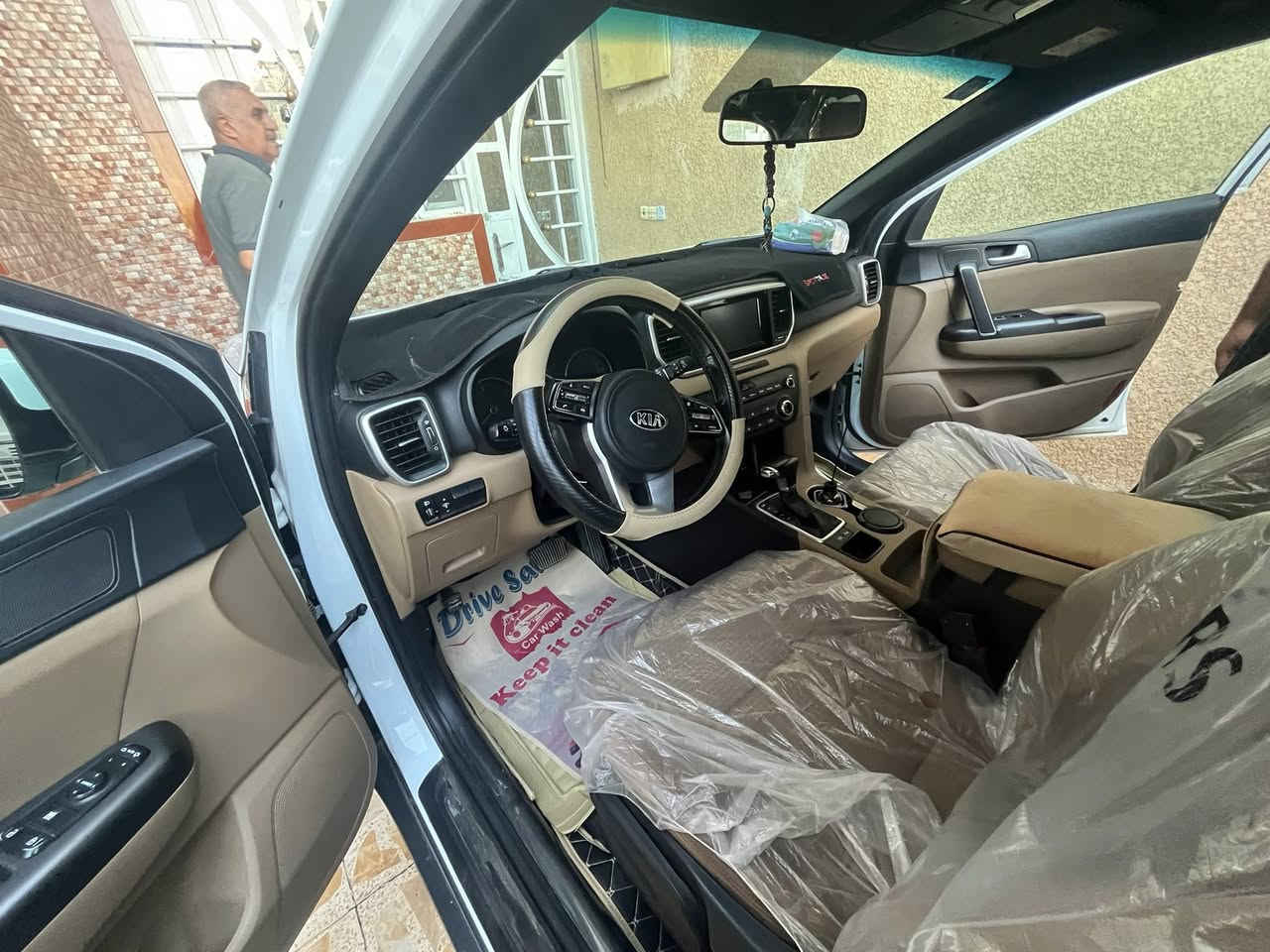 السلام عليكم  كيا سبورتج مديل ٢٠٢٠. خليجي ماشية ٧٢ شرط الفحص  بسم الحجي  سنوية جديدة  رقم دولي جديد  مواصفات  محرك ٢٠٠٠ دوش  شاشة  كامرة دوارة تحكم ستيرن تبريد قطعتين هند ابريك بل رجل اشارة بل مري وشفط المري شاشة اعطال  ثلاثة انضمة قيادة  داخل لونين عسلي واسود سويج عدد ثنين   فول عدة الفتحة و البصمة   ويل كب حجم ١٩  سيارة جديدة  بعدهة على وضعية الشركة 
ملاحضة : بيهة ٤ رصعات بل قمارة بسيطة جدا  السونار مرفق بل منشور 
السعر  210  وبيهة مجال بسيط 
مكاني بغداد حي التراث 
الرقم /***********
