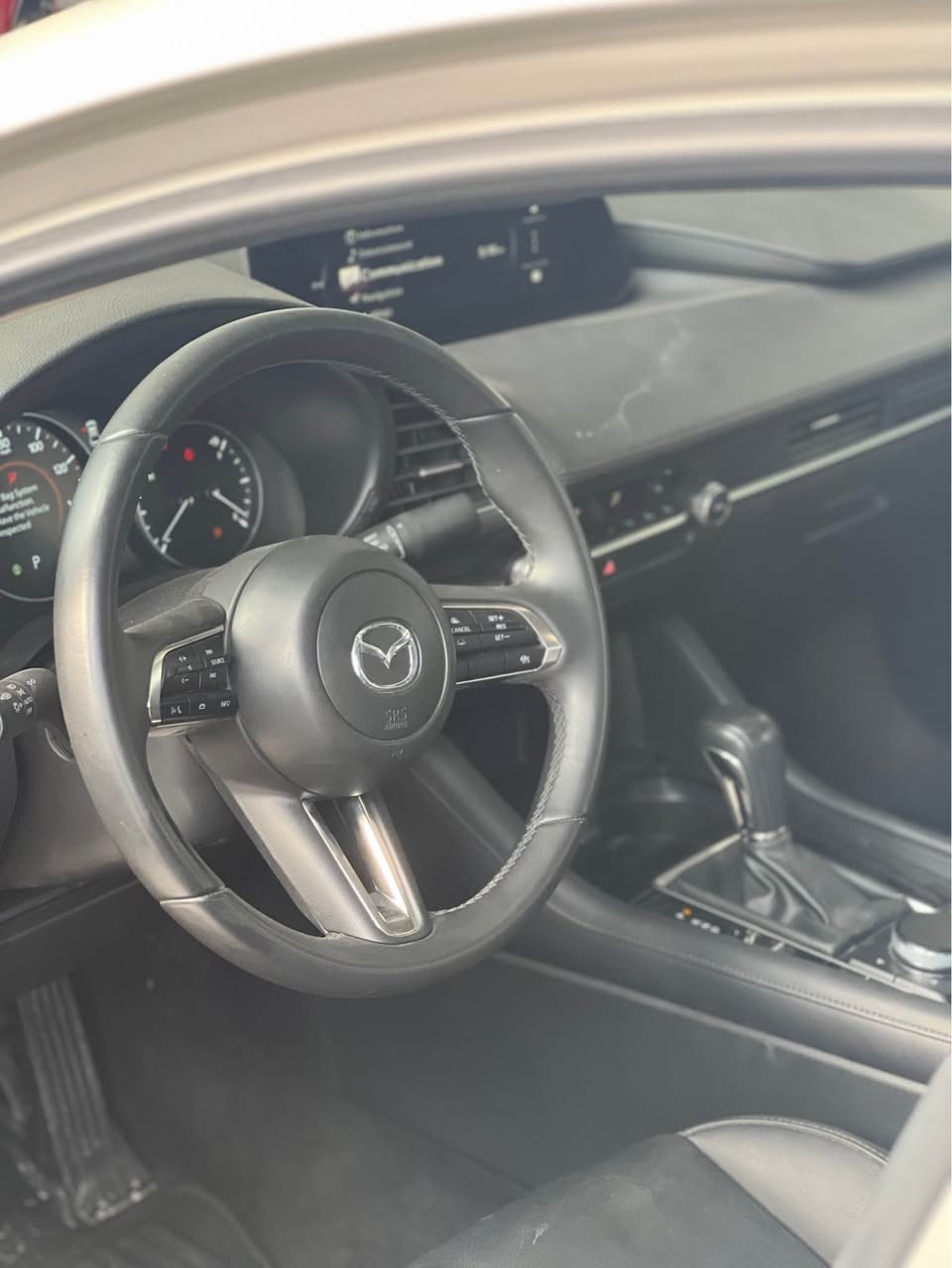 Mazda3 
مۆدیل/٢٠٢٥ 
دووپارجەی بۆیاخە جاملخ دەرگای سایەق 
بێ داخلیە 
بەسمەیە 
سپۆرتە
یکۆیە
ماوسە
خەتی جادەیە 
سەیارەکە زۆر جوانو بێ کێشەیە
سحری/١٤٩  مەجالێکی کەم 
رەقەم تەلەفۆن  واتسئەپ 
*********** أربيل, العراق
