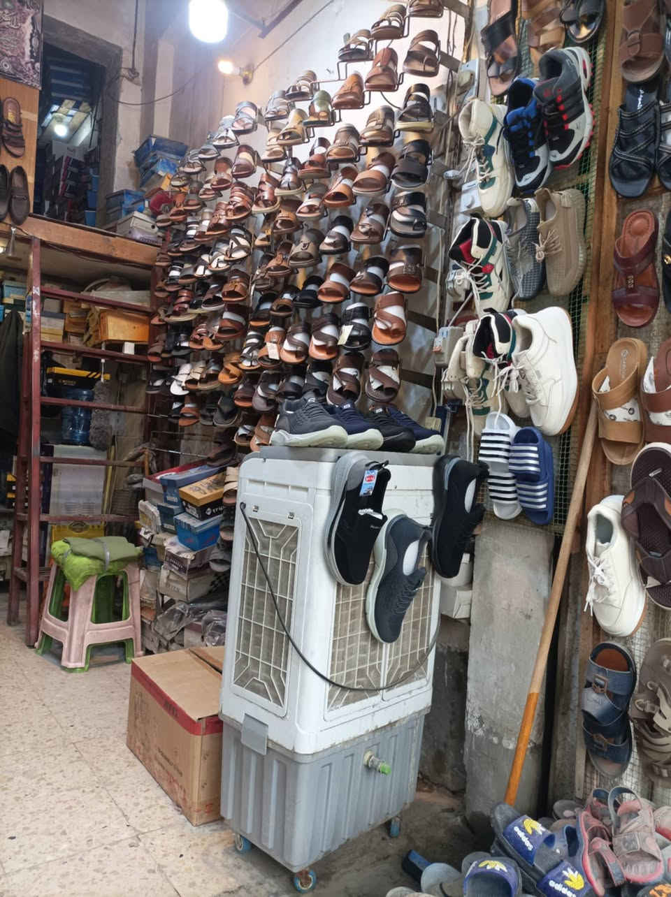 محل للبيع سرقفليه تدفع ايجار لصاحب الملك ليس بيع نهائي محافظة الديوانية قضاء الشامية شارع الامام علي 
يباع مع الغراض الموجودة في المحل للاستفسار الاتصال على صاحبه مباشر
***********
