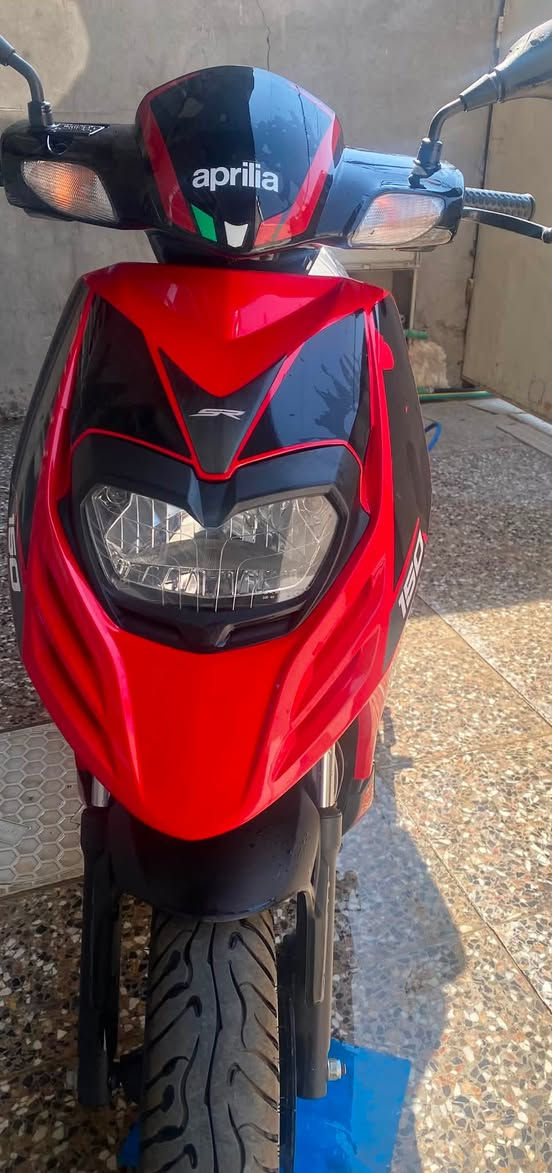 السلام عليكم ابريليا ايطالي محرك 150 CC نظام abs الدراجة جديدة على وضع الشركة ماشية 5 الف تقريبا مرقم اربيل بأسمي السعر مليونين و200 الف مكانها الدورة 
متواجد وتساب ***********
