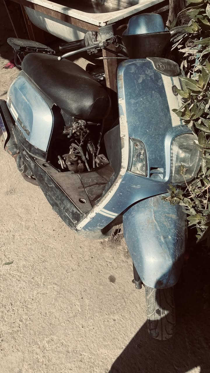 سلام عليكم بوليس دراجه بيها تبخير ويرادلهه قبق هندر  دراجه شغاله  كهربائيات شغاله  باتري بس تشحنه ديره وحده تشتغل للعلم ابيعلك كوم حديد غراضه موجوده كامله السعر 350 وبيها مجال   عنوان شماعيه ***********
