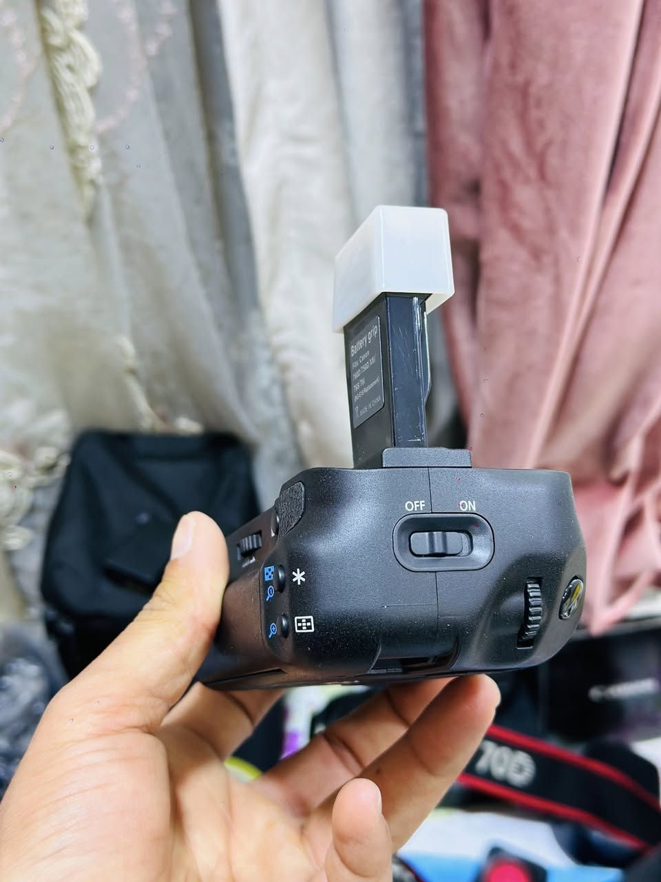 کرب کانون جديد لوك وياه بطاريات ثنين وشاحن 
يرهم ع كاميرات كانون 750d/760d
ب 30الف وتوصيل مجاني 
واتساب ***********
@إشارة
