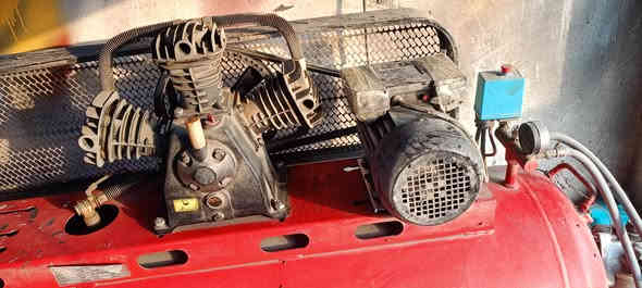 السلام عليكم كومبريسر للبيع 3 بستم نضيف السعر 450 الف وبي مجال بسيط العنوان ديالى بعقوبة جسر الشريف الرقم ***********
