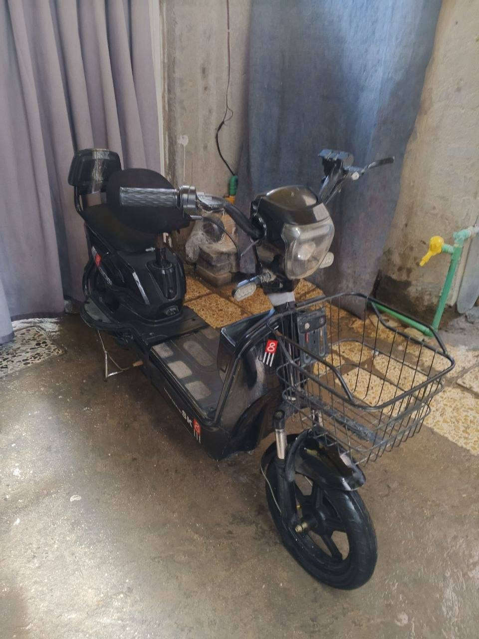 دراجه شحن للبــيـــع موديل 2023
حجم 14 كلشي بيها شغال لايت زنون 
اشاير يمنه يسره 4 مفاتيح 2بصمه
المكان كربلاء حي السلام 
السعر 230 وبيها مجال حك الجيه  
الرقم ***********
بيها نقص شغله صغيره جاملغ الخلفي 
مكسور مايكلف 5 الاف

