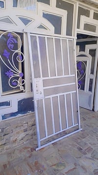 باب حديد مستخدم نضيف  طول 170 و العرض 90 السعر 60  07814350300
