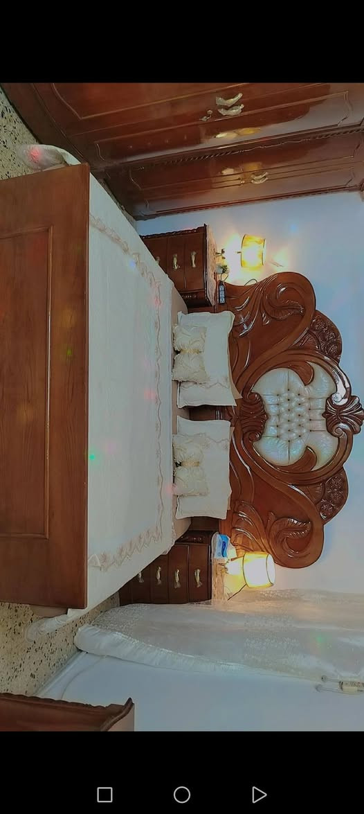 غرفه نوم للبيع اخشاب نضيفه كلش استعمال كلش قليل صار شهرين من اخذتها
كنتور 6ابواب وملحق🌺
زاويه بابين 🌺
ميز مرايه 🌺
وسرير حته صوميه جديده كلش 🌺
رايدتها ب ( بمليون وربع)  وبيها مجال🙂
للاتصال (***********)📞
