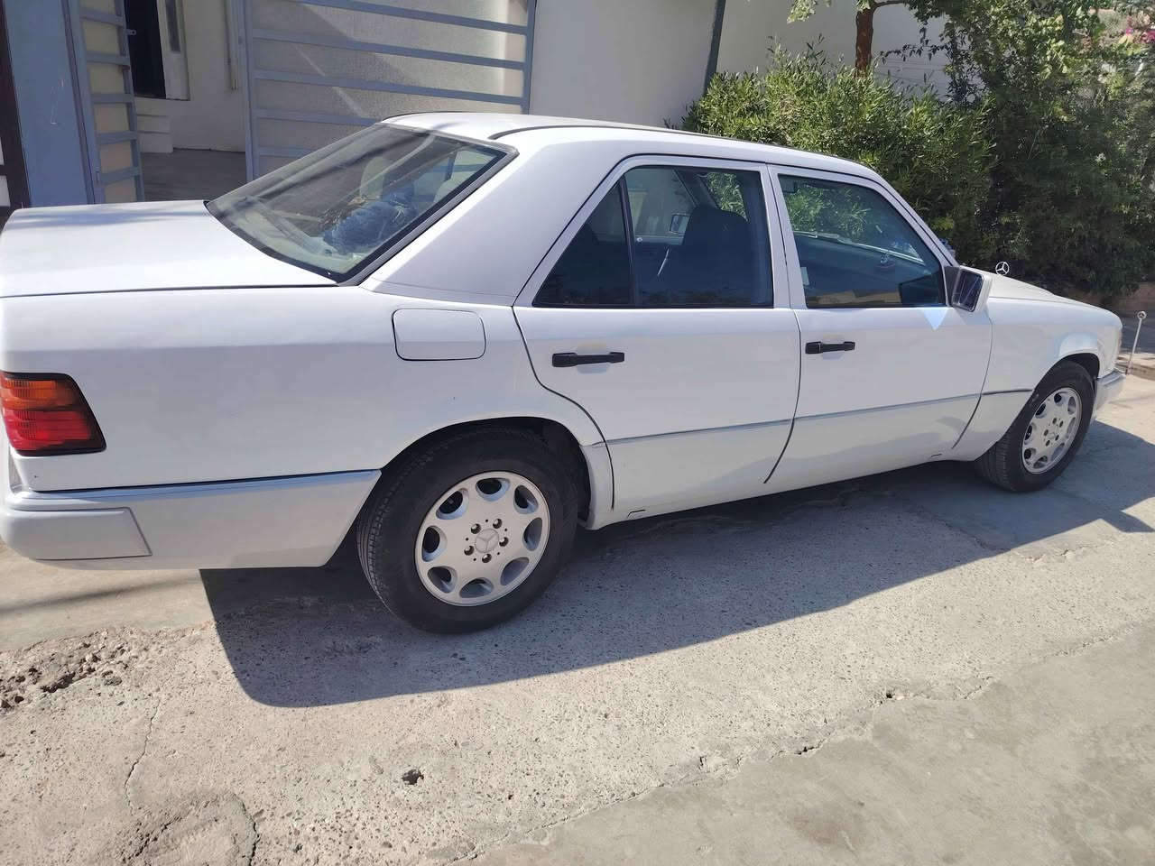 للبيع مارسدس دب  موديل٨٩ محدث  ٩٢ مكينه بطه ٢٥٠٠  سياره بحاله جيده جدا لا ضربه ولا خياس شواصي ابلاد قواعد بلاد سلايت شغال تبريد شغال سنتر لوك شغال كلشي شغال بيها برده خلفيه  شرط التحويل بيع  سعر ٦٨ مكان كركوك *********** كركوك, العراق
