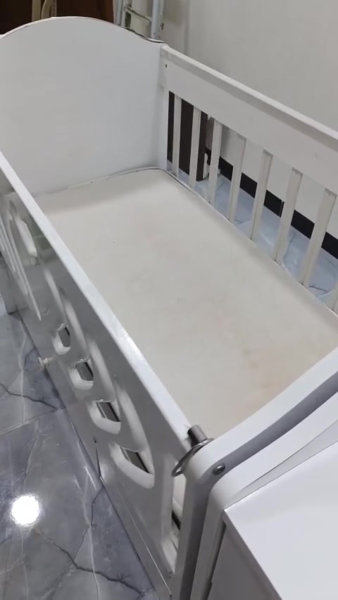 سلام عليكم سرير اطفال هزاز للبيع مع الدوشك  60 الف وبي مجال العنوان الغزالية للاستفسار ***********
