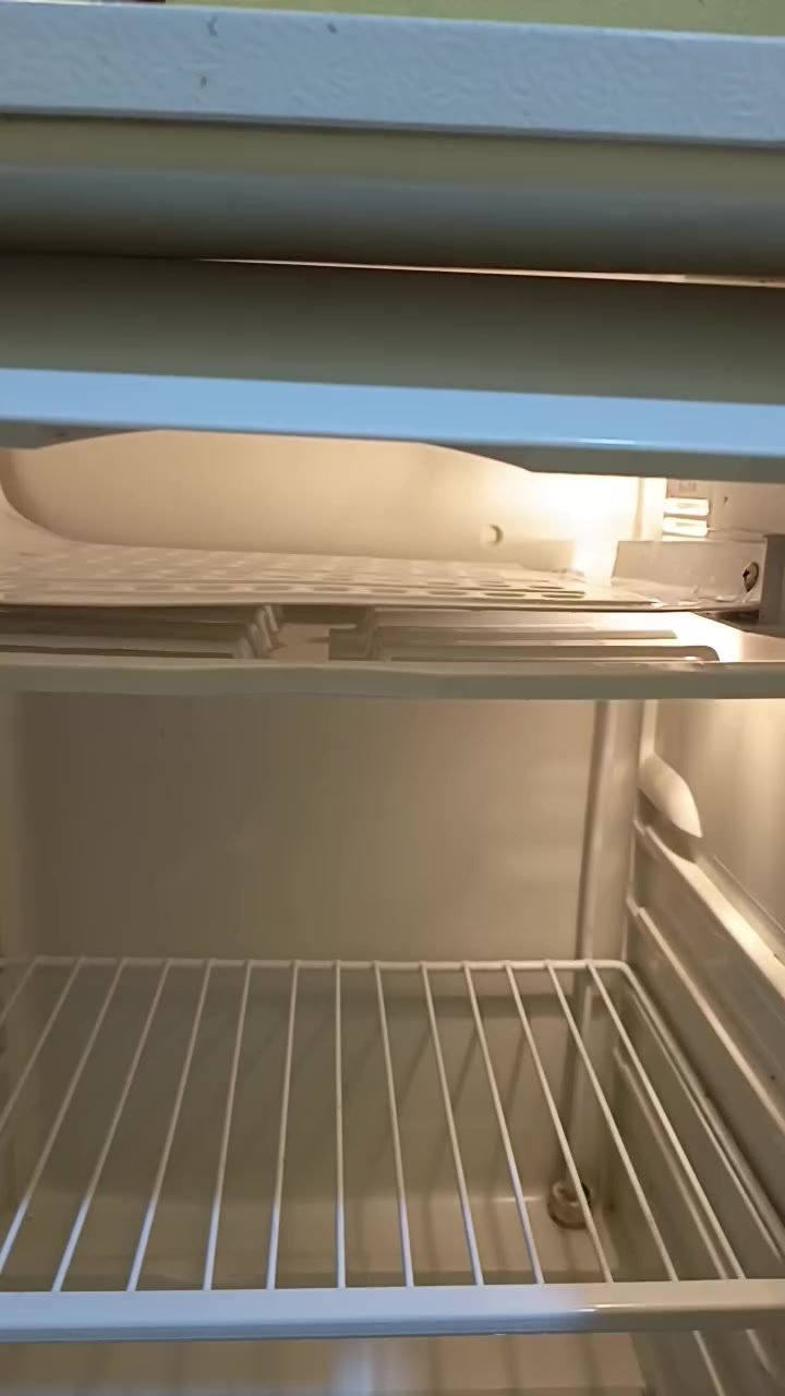 سلام عليكم 
ثلاجه حجم صغير شغاله اي عطل ما بيها و لا داخله تصليح 
سعرها قفل ب 50 الف


**إذا كنت صاحب هذا الإعلان وتريد حذفه لأي سبب، رجاءا أرسل رسالة إلى الدعم الفني**