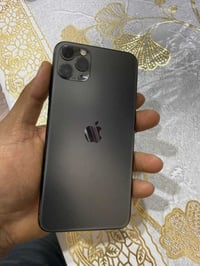 آيفون ١١ برو ماكس • ٢٥٦ • نظيفه ٩٠٪