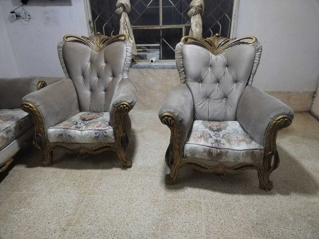 عندي ديوان سعرها ٢٠٠ بي مجال مناميه ١٧٥ الف بي مجال اي استفسار اتصل على رقم ***********
