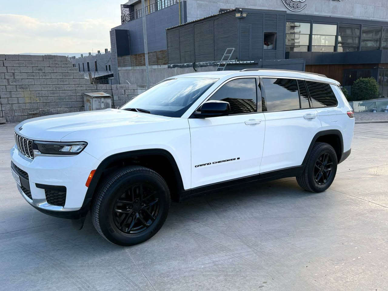 جيب جراند شيروكي ليميتد الشكل الجديد
موديل 2023
حجم المحرك V6 3.6L 
7 راكب VIP
مااشيه 61 كيلو متر 
رقم سليمانية باسمي 
مفتاح التشغيل بصمة 
تشغيل عن بعد 
فتح الصندوق كهرباء 
 دفع رباعي  
رادار امامي خلفي 
مانع تصادم
 تحديد المسار
نظام الرؤية الليلية
حساسات خلفية 
لايت زينون + LED 
بك لايت LED 
ويل كب 20
حساسات ضغط الاطارات 
اشارة في المرايا الجانبية 
النقطة العمياء
كير ماوس 
هاند بريك كهرباء 
شاشة Apple Car play 
كاميرا 360
اناره داخلية LED 
مقعد  جلد  ومخمل 
شفتات مقود 
مثبت السرعة Cruise 
المودات والاوامر الصوتية 
شاحن هاتف Wireless 
مخرج منفذ الطاقة 
فحص نظام السيارة 
المقعد الامامية كهربائي
تدفئة المقاعد
4 قطع تبريد 
نظام مانع الانزلاق  
حاملات الأكواب 
تدفئه بالستيرن
السعر305
مكان السيارة ميسان
*********** عمارة, ميسان
