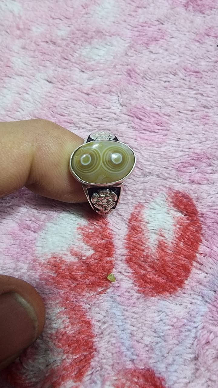 سليماني قديم عينتين مساويه صياغه يدوية ثقيله السعر ٥٠ الف بغداد الزعفرانيه ***********
