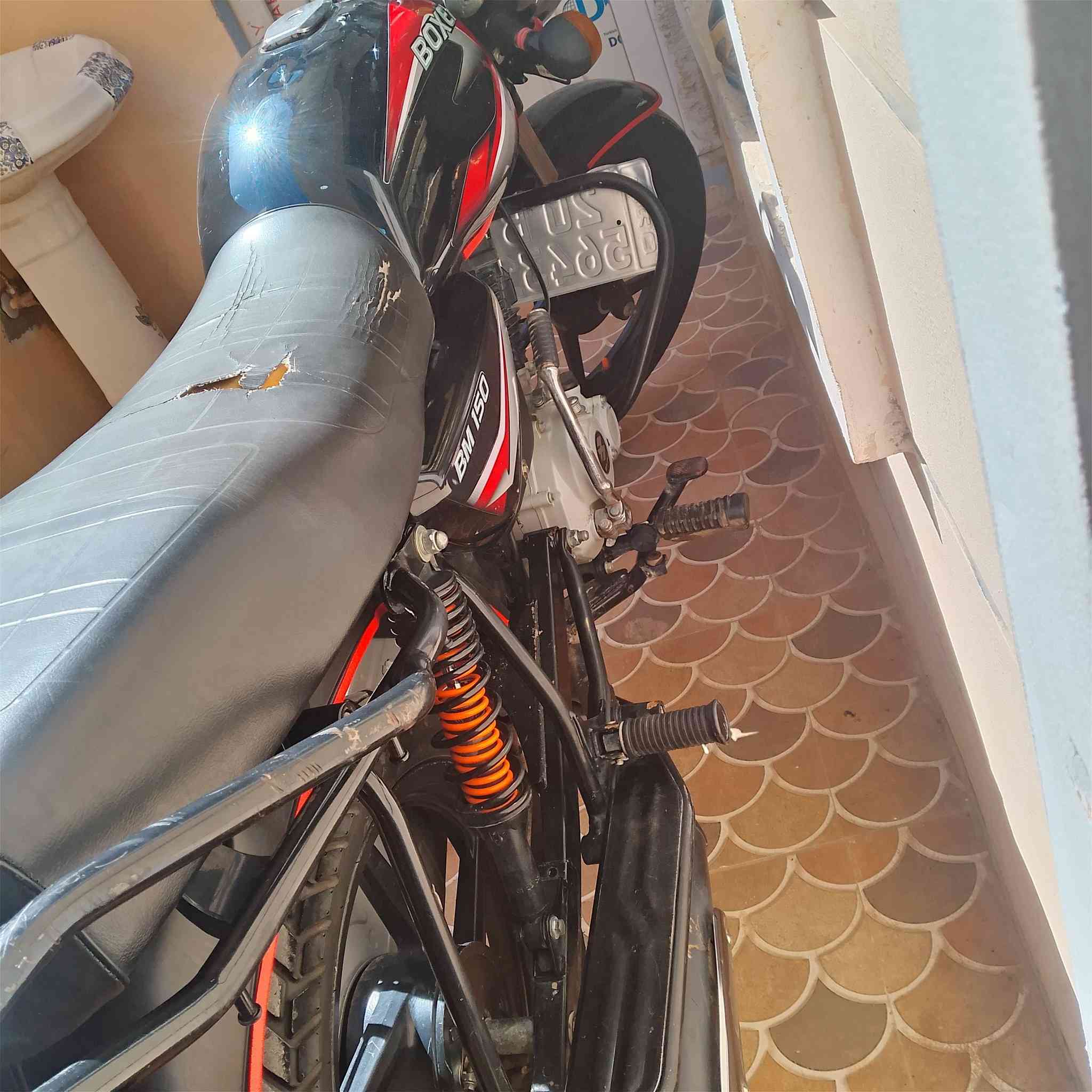 السلام عليكم
بوكسر 2023 مرقمة ديالى باسمي تحويل ثاني يوم 
مليونين و150 وبيها مجال للطيبين 
للتواصل ***********
