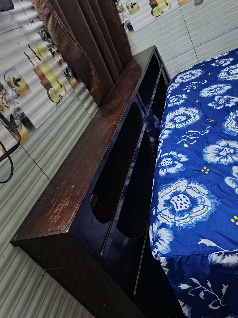 غرفه اخشاب بدون جربايه فقط بصوره ميز عدد ثنين كنتور ٤ باب ملحق مع تاج جربايه مكتبي صاج ثقيل مال اول قيم بما يرضي الله والف عافيه عالياخذه


**إذا كنت صاحب هذا الإعلان وتريد حذفه لأي سبب، رجاءا أرسل رسالة إلى الدعم الفني**