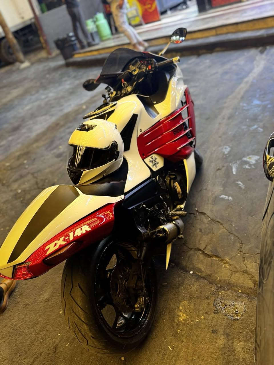 *النوع : كوزاكي z14
*السعر : 6500

*الترخيص :  لشهر 5-2026

*سعة المحرك : 1400 cc

*عدد الحصنه : 230 يعني قنبله ع الارض 

*عدد السلندرات : 4 سلندر 

*الموديل : 2012

*المواصفات : دراجه من اقوى محرك بعالم درجات الرياضيه + محركها جديد تقريبا + مش بحاجة برغي + عليها 3 وضعيات قياده + شكلها قريب جدا الى هايبوزا + معايرة داينو 

*الاضافات : كرسي خلفي تسكيره + سليدرات واقيه + يدين معدله + مغطسه كامل كاربون فايبر + كوشوك جديد + اضويه 6 عيون + عيار داينو 

*صنف دراجه رياضي اعتذر عن تجربة قياده وجاهز للفحص ووون ما بدك ممكن بدل بدراجه ثانيه 

0797587640


**إذا كنت صاحب هذا الإعلان وتريد حذفه لأي سبب، رجاءا أرسل رسالة إلى الدعم الفني**