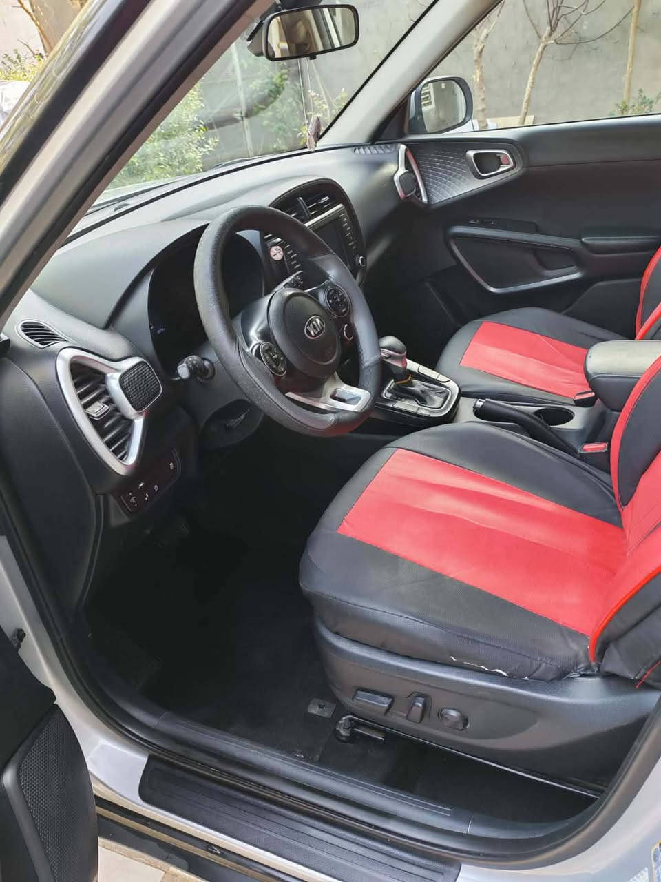 السلام عليكم سياره صول موديل 2021بابل البيع او مراوس حسب القناعه ماشيه 70فول عده البصمه السياره معروضه 142وبيه مجال بسيط تحياتي ***********
