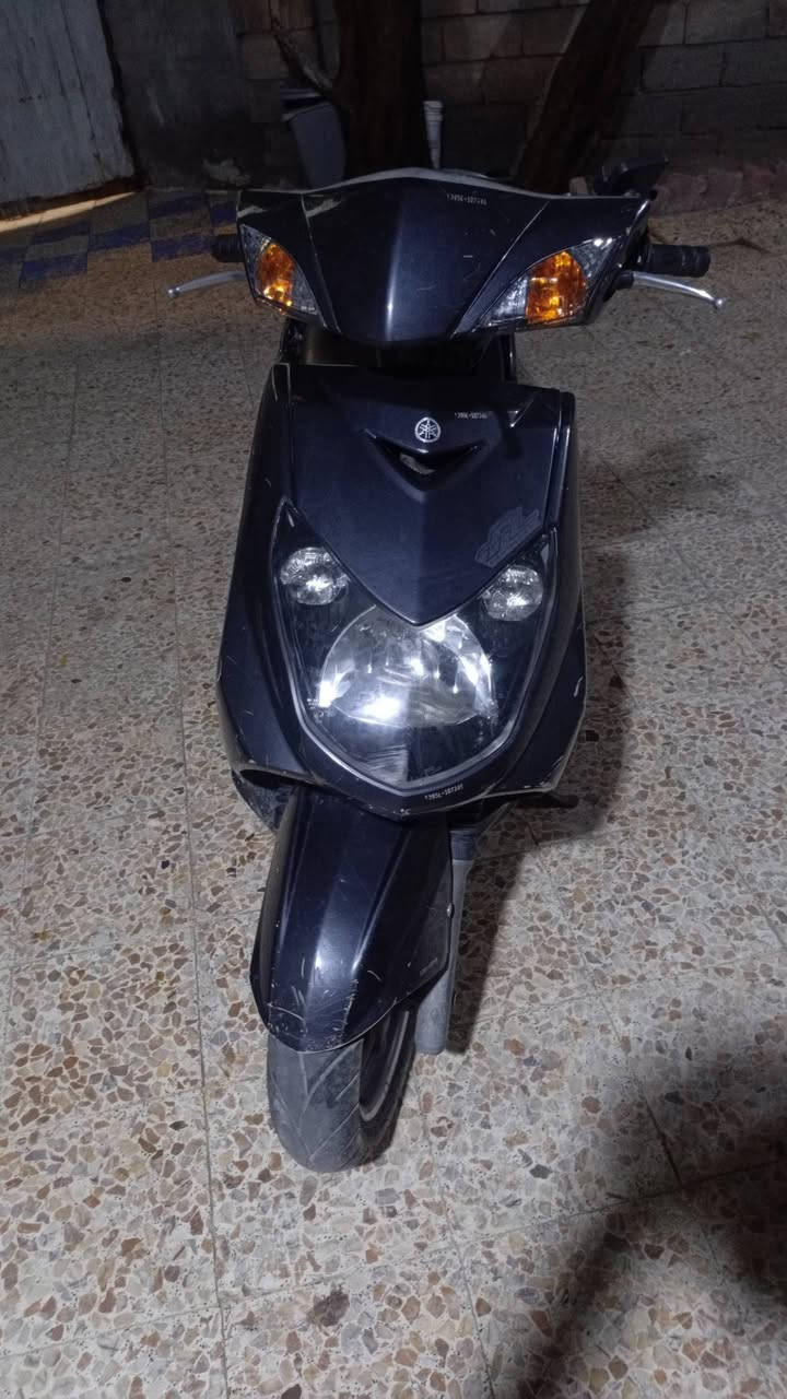 سلام عليكم للبيع سكنس كابريتا 
نظيفة ومرتبة، محرك ما مفتوح أبد
كفر نضيف + بريك دسك
السعر مليون بيها مجال بسيط
المكان بصره 
للتواصل :***********
