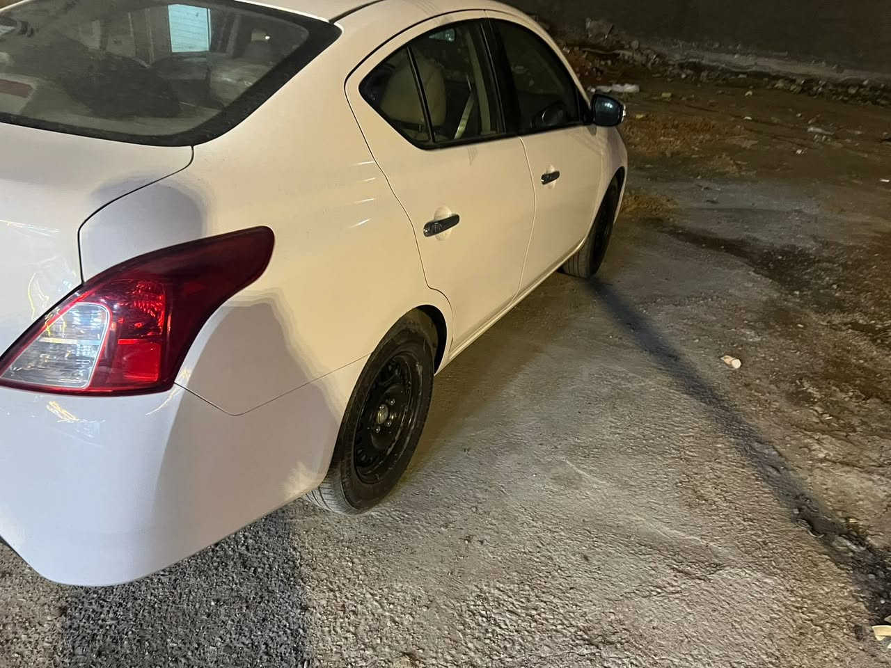 السلام عليكم
للبيع 
نيسان سني 
موديل 2025
رقم بغداد الجديد. باسمي
مكفوله كفاله عامه 
ماشيه 30 
السعر 135 وبيها مجال 
مواصفات 
شاشه 
4جام كهرباء 
تبريد قطعتين 
للاتصال ***********
مكان سياره الكراده
