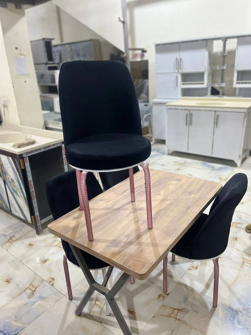 بسم الله ويانه العروض مراح تنتهي
ميز طعام خشب متوفر 4كراسي ومتوفر 6 كراسي 

اكو قاعده حديد والرجول واكو كامل خشب راح يكون سعر ال4كراسي بدال ال175 راح يكون فقط 150 وال6كراسي بدل ال200 راح يصير فقط 175 زورنا سامراء شارع الفين مجمع السليمانية او اتصلو علينا نرحب بيكم بكل وقت 

ابو إبراهيم (***********)

إبراهيم (***********)
