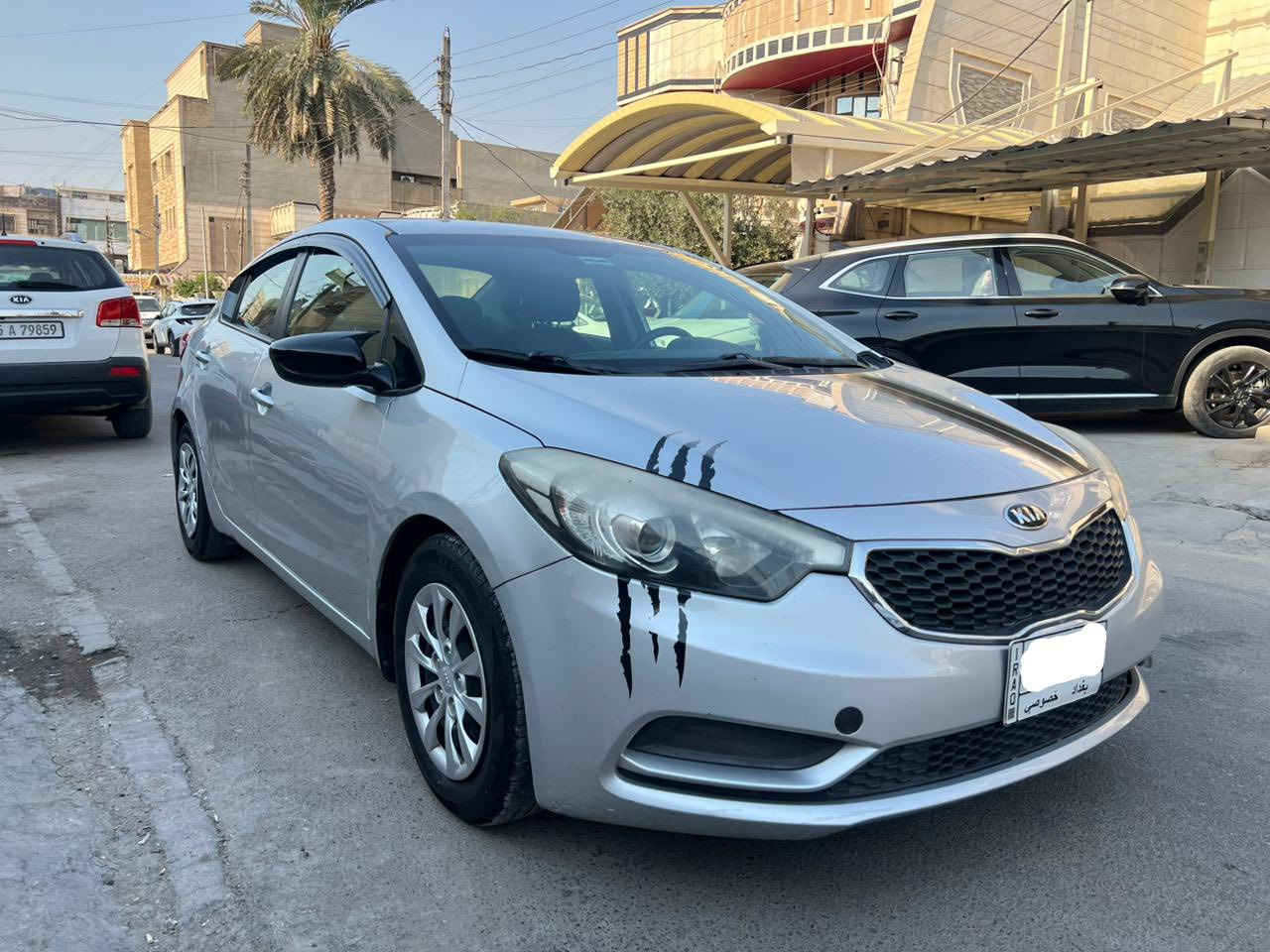 السلام عليكم
كيا فورتي kia forte  وارد امريكي للبيع ...
موديل 2016 / لون سلفر 
معدل المشي 79 الف ميل 
رقم بغداد مشروع وطني 
مواصفات السيارة ...
مكينة دوش 2000 / كير ATM 
من الداخل مدوشمة جلد بالكامل 
شاشة تدعم الكار بلي سعرها 100$
كامرة خلفية full hd 
تحكمات ستيرن 
نظام ABS ونظام مانع انزلاق ونظام ايكو ECO 
الكير والمحرك مكفول 

حادثها 
تبديل بوب 2 نفس اللون مال حاوية جهة عكس السايق 
معجون وصبغ يم قبغ البانزين تقريبا شبرين من جهة السايق 
بيها طخه بالصندوك ومعدله عالبارد 
حادثها الي بامريكا من يم البنيد بدون شواصي وراجع بارد ومكحل 
السيارة بدون دواخل ولغد وشاصي مكفولة

السعر 109$ وبيها مجال بسيط
فقط واتساب ***********
