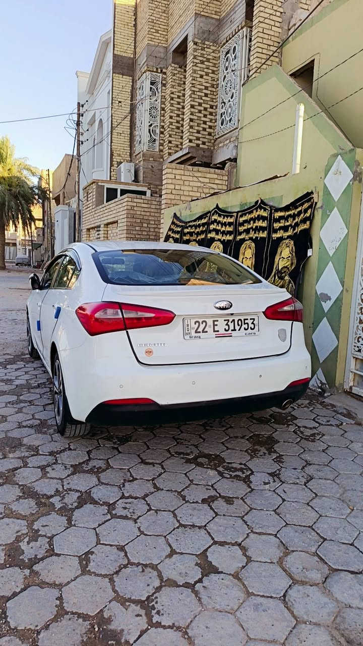 السلام عليكم كيه سيراتو مديل ١٣شكل ١٤ السياره نص فول السياره مكفوله قطرت صبغ مابيها باردات زغار كلش رقم أربيل بسم شركت شراع القمر السعر ١١٥وبيها مجال للشراي مكاني نجف ***********
مواصفات السياره 
لد أمامي خلفي
مثبت سرعه
اشاير بل المري
مري شفط
حساسات
كشن كهرباء
شفتات ستيرن
