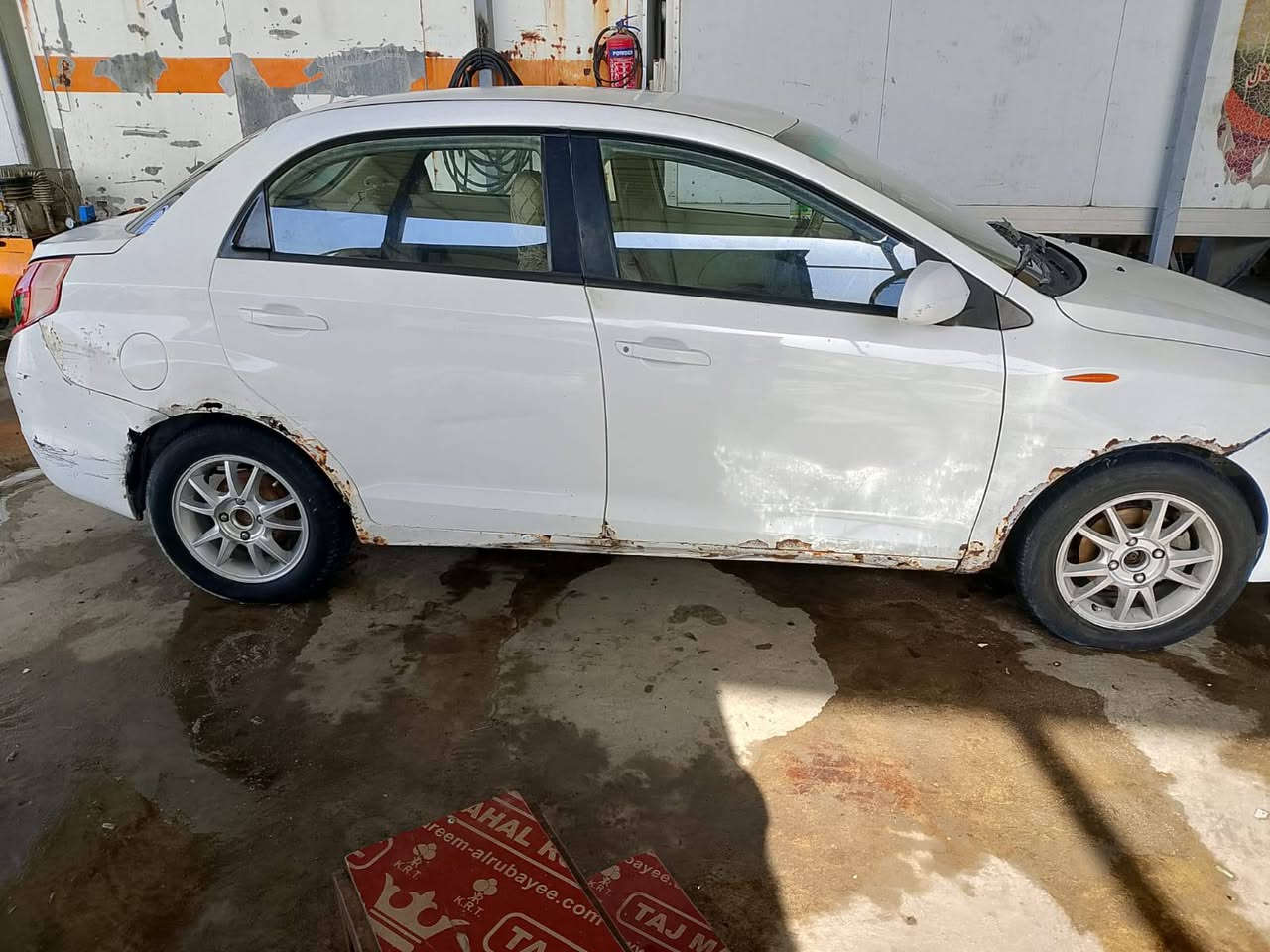 شيري فلاوين موديل 13سنويه صاقطه تبريد بي ليك كهربائيات شغله تخم تايرات حداد كير ومكينه بلاديه مكفوله من ضربه أو صوليات سعر 23وبيه مجال قليل+مكلف بل نشر  ***********
