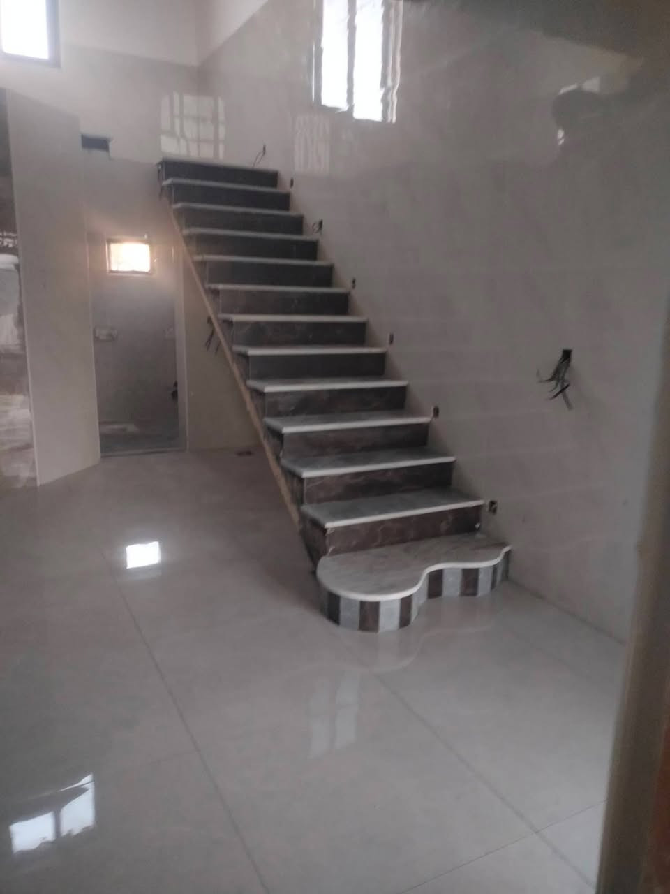 السلام عليكم شغل درجه أوله شرط تسليم مهندس
جدار ارضيه بوسلين مرمر سيراميك 

***********
