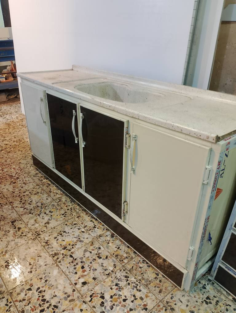 سلام عليكم كاونتر مترين+سنكي مترين 4قطع مستعمل 6اشهر نضيف كلش وتزكام كربلاء حي العسكري العابد مقابل مستوصف الاتصال ***********او*********** كربلاء, العراق
