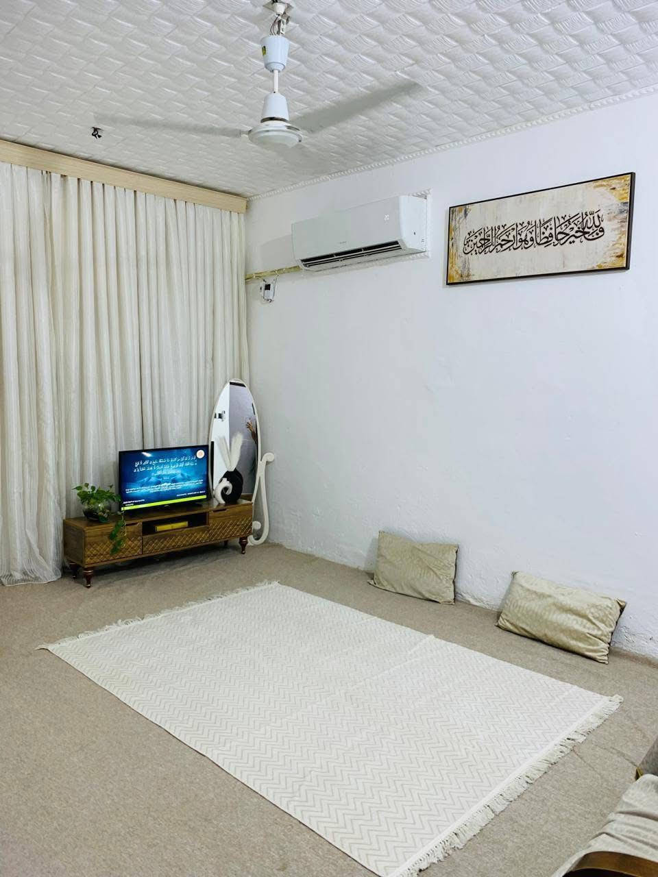 السلام عليكم بيت للبيع طابو زراعي سند 25اقرار محكمه المساحه 100في منطقة دور النفط خلف بيت حجي جاسم يتكون من استقبال ومطبخ وصاله وغرفه ومنور وصحيات داخليه وخارجيه الطابق الثاني واصل البايكار عكاده الاستفسار اتصل 
حيدر ابو كرار ***********
سيد حمزه ***********
