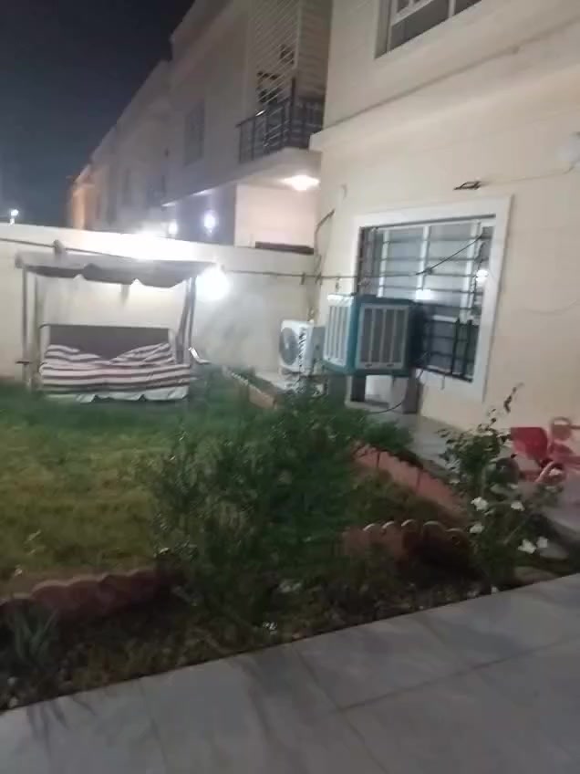 السلام عليكم بيت للبيع في القريه الانكليزيه ٢٠٠ متر ٤ غرف نوم سويت على المبادره المقدمه ٤٨ مليون والباقي عن قسط ٥٢٩ عن طريق مصرف العقاري للاستفسار الاتصال على ***********
او ***********
