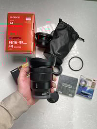 عدسة سوني 16-35 فتحة ٤ النظافة ١٠٠٪؜ وياها ادبتر للفلاتر  وفلتر cpl فل...