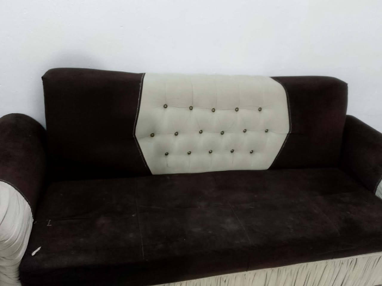 عنوان كوت حي الحكيم 
تخم 10 مقاعد تسكام مو سوكي 250 بي مجال ***********
مندوبه لبيع الاثاث المستخدام 
بيع سريع عندك اثاث مستعجل على  بيع فقط 
راسلوني خاص دللو 🩷📲
