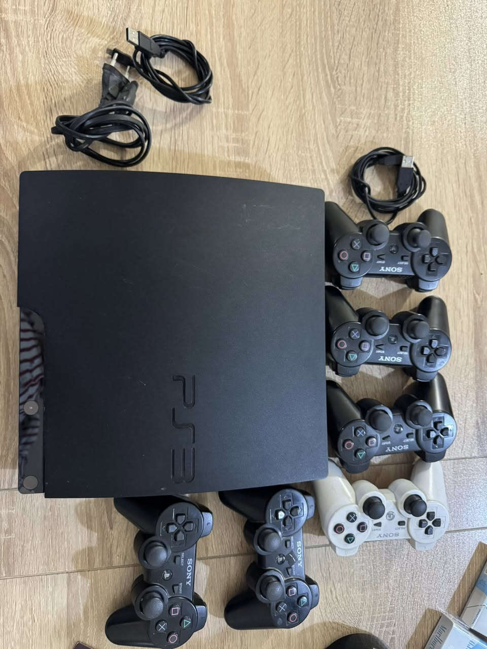 السلام عليكم … بلي ٣ سلم نضيف جدا شغال وبي العاب مهكر هارد ٥٠٠ للبيع  بسعر ١٢٠ الف  الجوستكات فقط ٢ شغاله … الباقي بيهم عطلات  الجاد يشتري يتصل او يدز مسج على الواتس على الرقم 
***********
