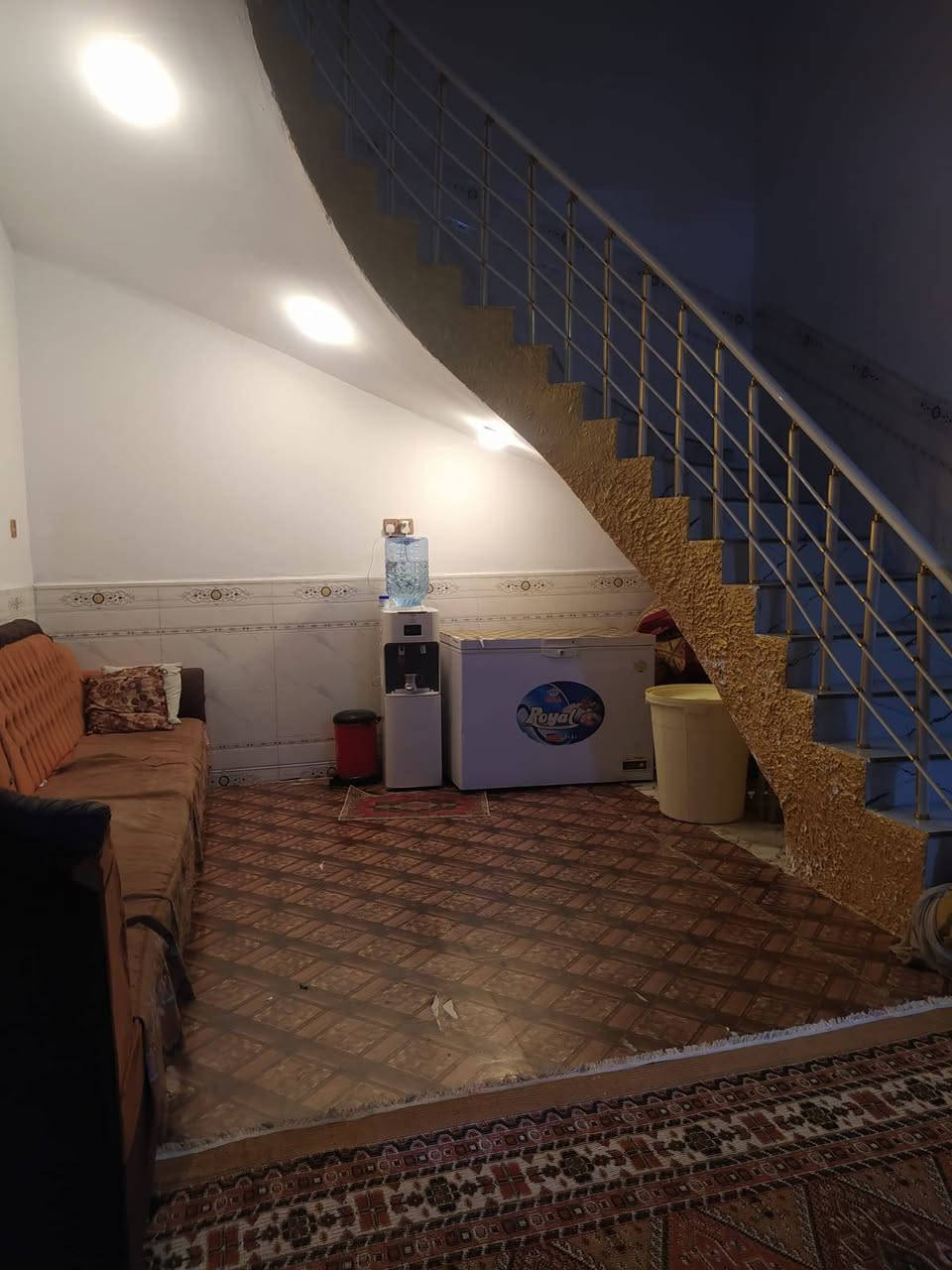 #اسعد_الله_اوقاتكم_بكل_خير⁉️👋 
#البصرة

هاتف ☎️***********☎️

دار سكن للبيع 

#مساحه ::200 م 

حي الزيتون مقابيل السجن 
وقف سني مسجل 

#يحتوي:: البيت على 

غرف نوم عدد 2 
ديوانيه 
صاله 
مطبخ بارد و حار 
صحيات 

الطابق الثاني غرف 2
صالة 

بناء بلوك 
شارع 15 م 
جميع الخدمات متوفرةماء كهرباء مدارس نت كلشي قريب على 
#السعر(( 85 و بي مجال))

هاتف ☎️***********☎️
