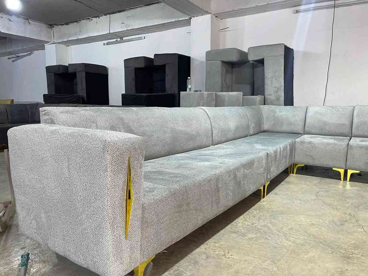 هاتینەوە بە ئێڵی لۆک لۆک
ئێڵی 10نەفەری لۆک بەکار 
نەهاتوو قاچەکانی هەمووی 
ئاسنە قوماشی خاولیە رەنگیکی 
تایبەتی هەیە ماڵ بۆکەس دانانێم 
کێ زو هات پیرۆزی بێت
 ژم***********
